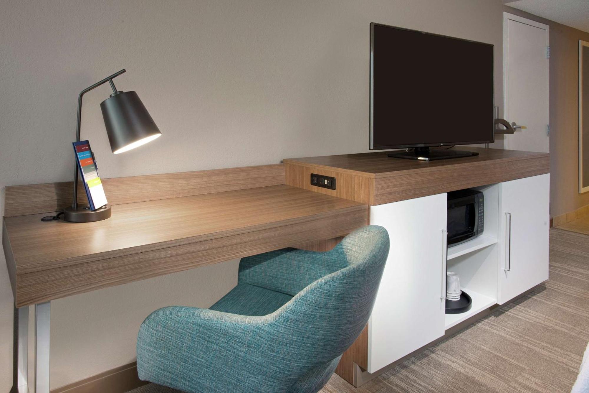 King Room with Accessible Tub - Mobility and Hearing Access/Non-Smoking